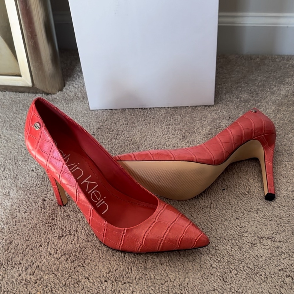 Calvin Klein,new, coral ! New ,No tags, run small!!!